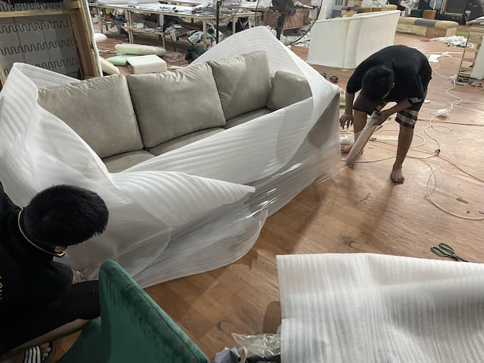 Xưởng sản xuất sofa hoàn thiện và đóng gói sản phẩm chuẩn bị bàn giao cho khách hàng
